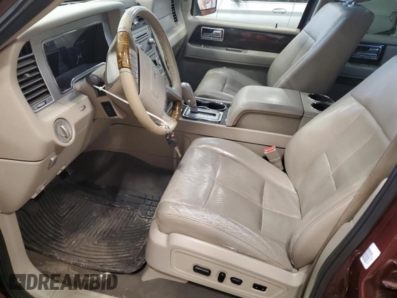 2010 Lincoln Navigator z VIN 5LMJJ2J50AEJ05769, wystawiony jako Copart lot #41848205 z przebiegiem 164 936 mil mil oraz Nie do naprawy • Non repairable. Historia ofert i sprzedaży dostępna na DreamBid. Obrazek 7.