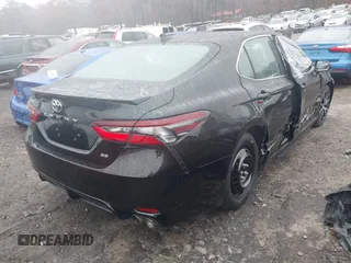 2023 Toyota Camry SE z VIN 4T1G11AK0PU809322, wystawiony jako IAAI lot #41056512 z przebiegiem 33 159 mil mil oraz . Historia ofert i sprzedaży dostępna na DreamBid. Obrazek 4.