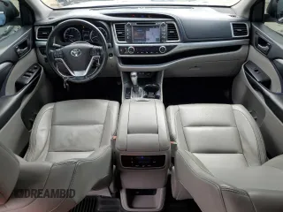 2018 Toyota Highlander SE with VIN 5TDJZRFH9JS858688, listed as a Copart auction lot 55343275 with 103,287 mi miles and Salvage title. Bid and sale history available at DreamBid. Image 8.