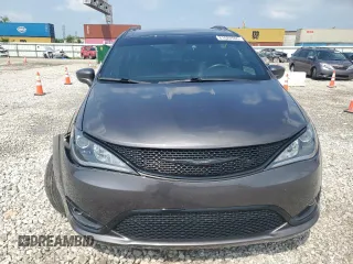 2020 Chrysler Pacifica Touring L with VIN 2C4RC1BG4LR233016, listed as a Copart auction lot 61622595 with 82,709 mi miles and Salvage title. Bid and sale history available at DreamBid. Image 5.