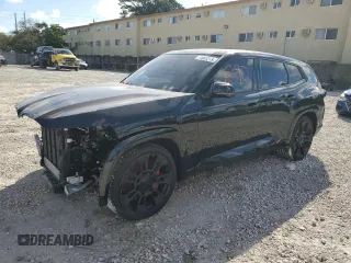 2023 BMW XM z VIN 5YM23CS0XP9S31984, wystawiony jako Copart lot #77081273 z przebiegiem 890 mil mil oraz . Historia ofert i sprzedaży dostępna na DreamBid. Obrazek 1.