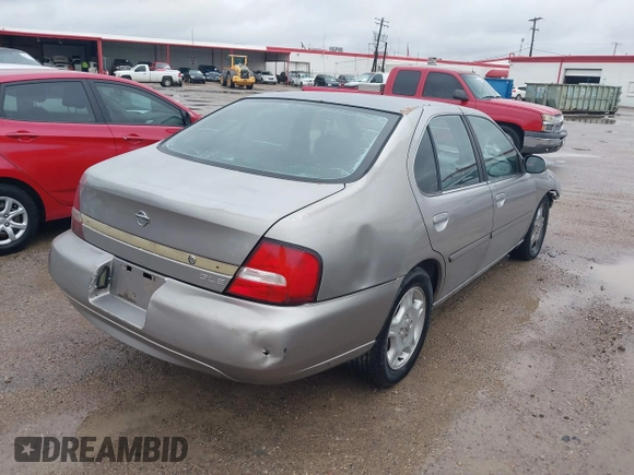 2001 Nissan Altima GXE with VIN 1N4DL01A91C226639, listed as a IAAI auction lot 41155439 with 197,939 mi miles. Bid and sale history available at carsss.com. Image 4.
