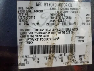 2005 Ford F-350 XL z VIN 1FTWX31P55EC91379, wystawiony jako Copart lot #47813565 z przebiegiem 142 729 mil mil oraz Szkoda całkowita • Salvage title. Historia ofert i sprzedaży dostępna na DreamBid. Obrazek 13.