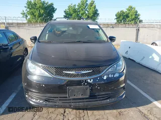 2020 Chrysler Voyager LXi z VIN 2C4RC1DG2LR195864, wystawiony jako IAAI lot #42478117 z przebiegiem 114 102 mil mil oraz . Historia ofert i sprzedaży dostępna na DreamBid. Obrazek 6.