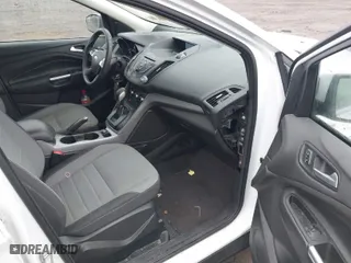2015 Ford Escape SE with VIN 1FMCU9GX7FUB50189, listed as a IAAI auction lot 41451731 with 234,811 mi miles. Bid and sale history available at carsss.com. Image 5.