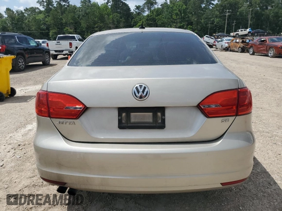 2014 Volkswagen Jetta SE z VIN 3VWD07AJ4EM299401, wystawiony jako Copart lot #61756715 z przebiegiem 133 246 mil mil oraz Szkoda całkowita • Salvage title. Historia ofert i sprzedaży dostępna na DreamBid. Obrazek 6.