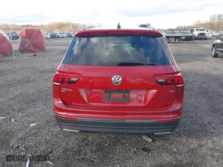 2018 Volkswagen Tiguan SEL with VIN 3VV3B7AX1JM076161, listed as a IAAI auction lot 40931210 with 106,916 mi miles. Bid and sale history available at carsss.com. Image 17.