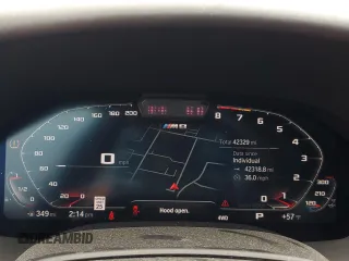 2022 BMW M8 Competition z VIN WBSGV0C07NCH63243, wystawiony jako Copart lot #82202603 z przebiegiem 42 329 mil mil oraz . Historia ofert i sprzedaży dostępna na DreamBid. Obrazek 9.