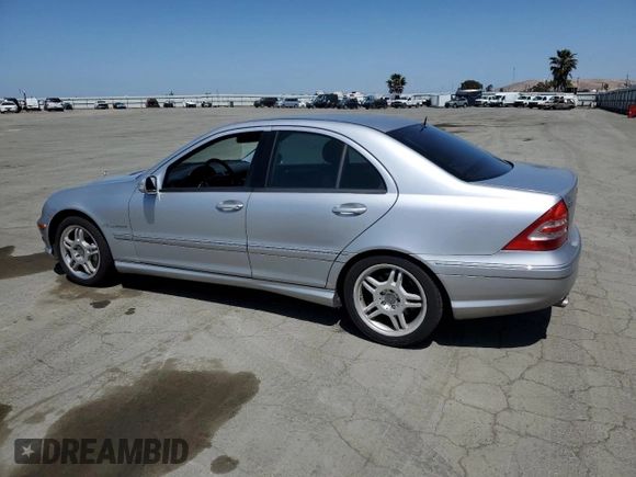 2002 Mercedes-Benz C z VIN WDBRF65JX2F142932, wystawiony jako Copart lot #56561925 z przebiegiem 191 142 mil mil oraz Szkoda całkowita • Salvage title. Historia ofert i sprzedaży dostępna na DreamBid. Obrazek 2.