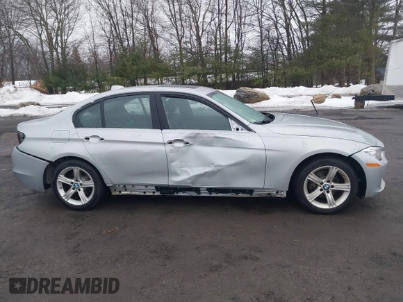 2013 BMW 3 Series 328i xDrive with VIN WBA3B5C58DF594087, listed as a IAAI auction lot 41710362 with 185,994 mi miles. Bid and sale history available at carsss.com. Image 6.