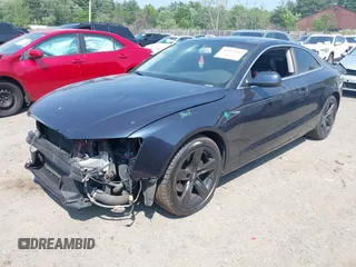 2013 Audi A5 Premium Plus z VIN WAULFAFR2DA035563, wystawiony jako IAAI lot #42385141 z przebiegiem 133 795 mil mil oraz . Historia ofert i sprzedaży dostępna na DreamBid. Obrazek 2.