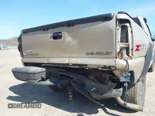 2005 Chevrolet Silverado 1500 Z71 with VIN 2GCEK19B951171707, listed as a IAAI auction lot 42062775 with 129,044 mi miles and . Bid and sale history available at DreamBid. Image 6.