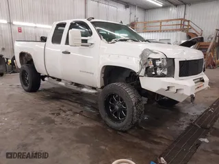 2009 Chevrolet Silverado 1500 LT with VIN 1GCEK29079Z200459, listed as a IAAI auction lot 41606705 with 313,817 mi miles. Bid and sale history available at carsss.com. Image 1.