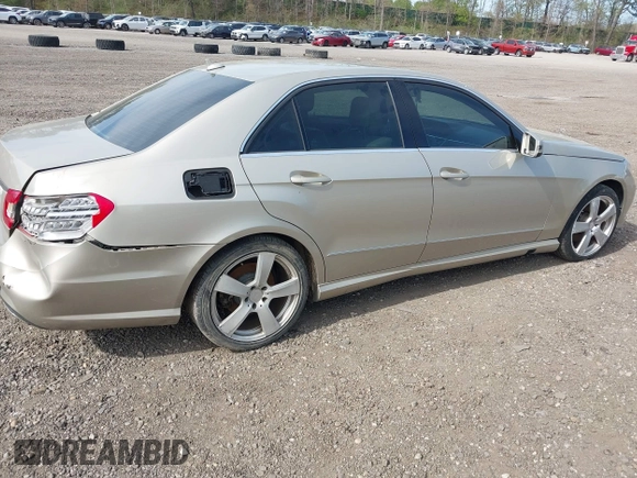 2010 Mercedes-Benz E-Class E 350 Luxury with VIN WDDHF5GBXAA053781, listed as a IAAI auction lot 42040432 with 157,259 mi miles. Bid and sale history available at carsss.com. Image 4.