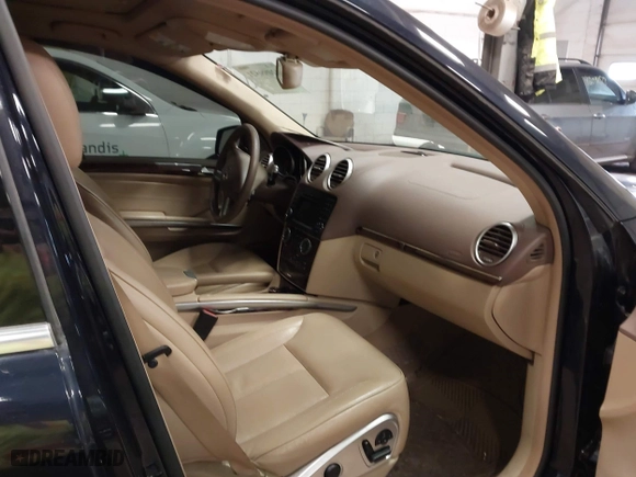 2011 Mercedes-Benz GL-Class GL 450 with VIN 4JGBF7BE4BA664500, listed as a IAAI auction lot 42099521 with 140,232 mi miles. Bid and sale history available at carsss.com. Image 5.