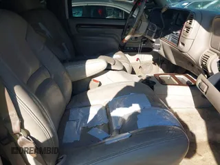 2000 Cadillac Escalade z VIN 1GYEK63R7YR226034, wystawiony jako IAAI lot #41224406 z przebiegiem 293 123 mil mil oraz . Historia ofert i sprzedaży dostępna na DreamBid. Obrazek 5.