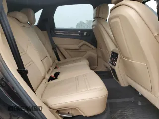 2019 Porsche Cayenne z VIN WP1AA2AY2KDA10542, wystawiony jako Copart lot #57610785 z przebiegiem 67 481 mil mil oraz Szkoda całkowita • Salvage title. Historia ofert i sprzedaży dostępna na DreamBid. Obrazek 11.