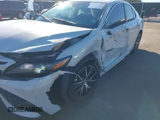 2023 Toyota Camry SE z VIN 4T1G11AK5PU095414, wystawiony jako IAAI lot #41729717 z przebiegiem 35 233 mil mil oraz . Historia ofert i sprzedaży dostępna na DreamBid. Obrazek 17.