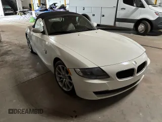 2008 BMW Z4 3.0i z VIN 4USBU33588LW73838, wystawiony jako Copart lot #59191345 z przebiegiem 44 301 mil mil oraz Tytuł czysty. Historia ofert i sprzedaży dostępna na DreamBid. Obrazek 1.