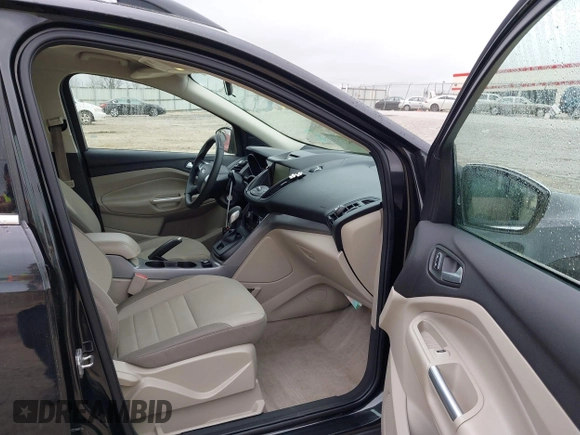 2015 Ford Escape SE with VIN 1FMCU0GX3FUC73452, listed as a IAAI auction lot 41923211 with 140,952 mi miles. Bid and sale history available at carsss.com. Image 5.