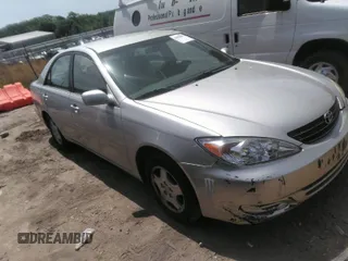 2003 Toyota Camry LE z VIN 4T1BF32K73U040558, wystawiony jako IAAI lot #42092091 z przebiegiem 179 949 mil mil oraz . Historia ofert i sprzedaży dostępna na DreamBid. Obrazek 1.