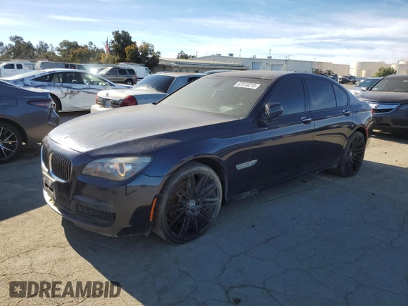 2012 BMW 7 Series 750i z VIN WBAKA8C52CCY37618, wystawiony jako Copart lot #87510215 z przebiegiem 113 512 mil mil oraz Czysty tytuł • Clean title. Historia ofert i sprzedaży dostępna na DreamBid. Obrazek 1.