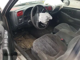 2000 GMC Sonoma SLS with VIN 1GTCS19W2Y8201805, listed as a Copart auction lot 43633925 with 0 mi miles and Salvage Title. Bid and sale history available at carsss.com. Image 8.