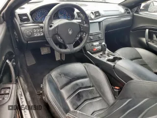 2015 Maserati GranTurismo Sport z VIN ZAM45VMA3F0132242, wystawiony jako Copart lot #60494525 z przebiegiem 21 277 mil mil oraz Szkoda całkowita • Salvage title. Historia ofert i sprzedaży dostępna na DreamBid. Obrazek 8.