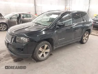 2017 Jeep Compass Latitude z VIN 1C4NJDEB7HD153516, wystawiony jako IAAI lot #41218713 z przebiegiem 132 234 mil mil oraz . Historia ofert i sprzedaży dostępna na DreamBid. Obrazek 2.