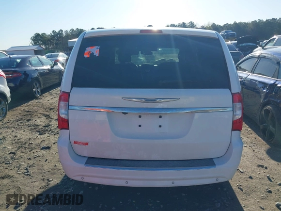 2015 Chrysler Town & Country Touring L z VIN 2C4RC1CG5FR728019, wystawiony jako IAAI lot #41848508 z przebiegiem 118 612 mil mil oraz . Historia ofert i sprzedaży dostępna na DreamBid. Obrazek 17.