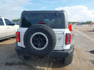 2023 Ford Bronco z VIN 1FMEE5DP2PLB01735, wystawiony jako IAAI lot #42687705 z przebiegiem 40 284 mil mil oraz . Historia ofert i sprzedaży dostępna na DreamBid. Obrazek 16.