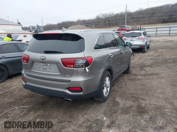 2019 Kia Sorento LX with VIN 5XYPGDA33KG508972, listed as a IAAI auction lot 41511319 with 88,285 mi miles. Bid and sale history available at carsss.com. Image 4.