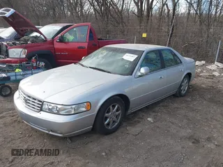 2002 Cadillac Seville Touring STS z VIN 1G6KY54902U102873, wystawiony jako IAAI lot #39710788 z przebiegiem 120 116 mil mil oraz . Historia ofert i sprzedaży dostępna na DreamBid. Obrazek 2.