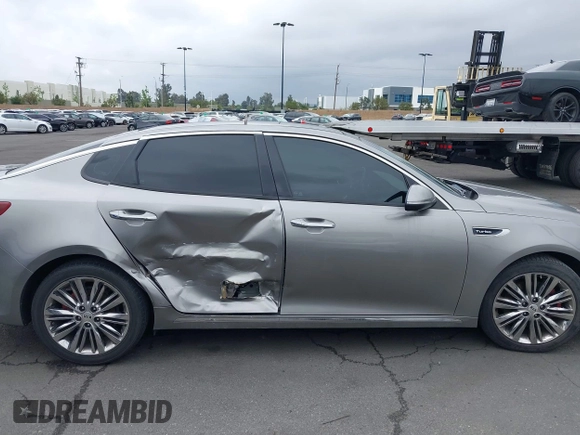 2017 Kia Optima SX Limited z VIN 5XXGV4L20HG169787, wystawiony jako IAAI lot #42194580 z przebiegiem 89 035 mil mil oraz . Historia ofert i sprzedaży dostępna na DreamBid. Obrazek 13.