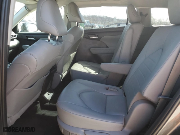 2020 Toyota Highlander XLE with VIN 5TDGZRBH1LS051035, listed as a Copart auction lot 48138015 with 49,753 mi miles and Salvage Title. Bid and sale history available at carsss.com. Image 11.