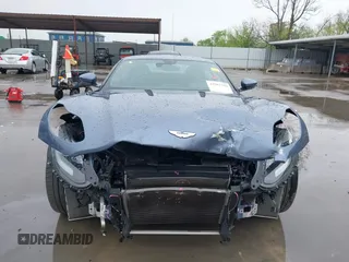 2017 Aston Martin DB11 z VIN SCFRMFAV4HGL03067, wystawiony jako IAAI lot #41962702 z przebiegiem 17 190 mil mil oraz . Historia ofert i sprzedaży dostępna na DreamBid. Obrazek 13.