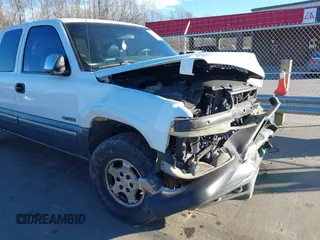 2000 Chevrolet Silverado 1500 LS with VIN 1GCEK19T8YE138791, listed as a IAAI auction lot 41448352 with 226,269 mi miles. Bid and sale history available at carsss.com. Image 12.