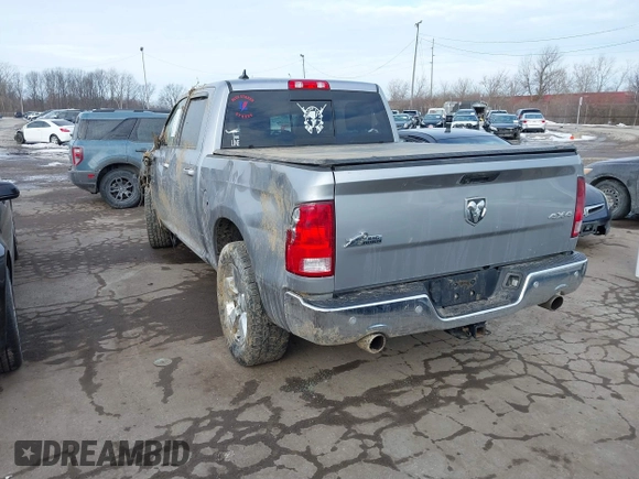 2019 Ram 1500 Big Horn z VIN 1C6RR7LT7KS689674, wystawiony jako IAAI lot #41632551 z przebiegiem 128 183 mil mil oraz . Historia ofert i sprzedaży dostępna na DreamBid. Obrazek 3.