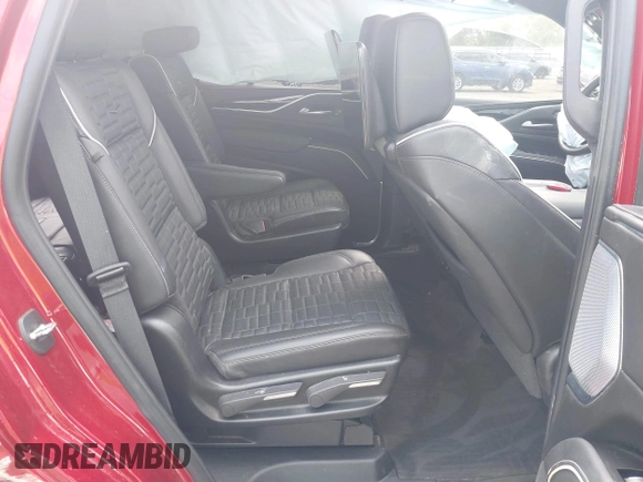 2024 Cadillac Escalade AWD V-Series z VIN 1GYS4HK99RR339334, wystawiony jako IAAI lot #42280146 z przebiegiem 19 210 mil mil oraz . Historia ofert i sprzedaży dostępna na DreamBid. Obrazek 8.