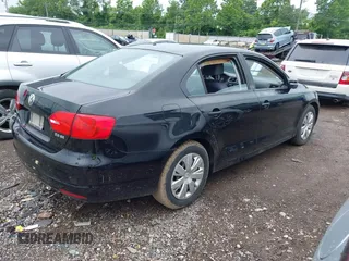 2011 Volkswagen Jetta SE with VIN 3VWDX7AJ7BM353913, listed as a IAAI auction lot 42643516 with 178,943 mi miles and . Bid and sale history available at DreamBid. Image 4.