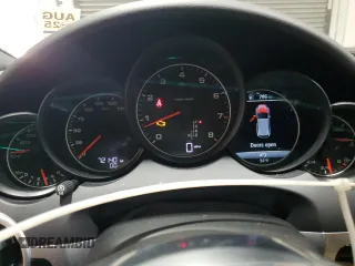 2017 Porsche Cayenne z VIN WP1AA2A24HKA91141, wystawiony jako Copart lot #88939575 z przebiegiem 72 140 mil mil oraz Szkoda całkowita • Salvage title. Historia ofert i sprzedaży dostępna na DreamBid. Obrazek 9.