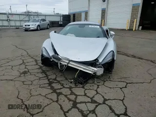 2018 McLaren 570S z VIN SBM13FAA2JW004594, wystawiony jako Copart lot #49730155 z przebiegiem Nie podano mil oraz Szkody całkowita. Historia ofert i sprzedaży dostępna na DreamBid. Obrazek 14.