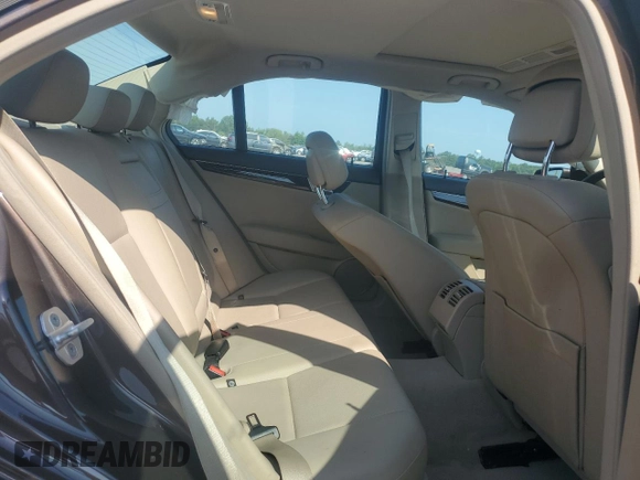2014 Mercedes-Benz C 250 Sport z VIN WDDGF4HB7EA944038, wystawiony jako Copart lot #62121165 z przebiegiem 66 524 mil mil oraz Szkoda całkowita • Salvage title. Historia ofert i sprzedaży dostępna na DreamBid. Obrazek 10.