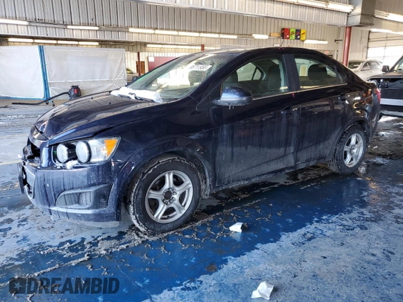 2015 Chevrolet Sonic LT z VIN 1G1JC5SH0F4191697, wystawiony jako Copart lot #88711955 z przebiegiem 126 569 mil mil oraz Szkoda całkowita • Salvage title. Historia ofert i sprzedaży dostępna na DreamBid. Obrazek 1.