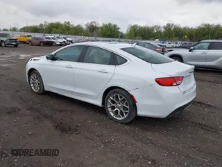 2015 Chrysler 200 C z VIN 1C3CCCEG3FN543757, wystawiony jako IAAI lot #41468410 z przebiegiem 145 041 mil mil oraz . Historia ofert i sprzedaży dostępna na DreamBid. Obrazek 3.