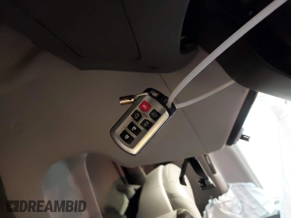 2019 Toyota Sienna XLE Auto Access Seat with VIN 5TDYZ3DC5KS977780, listed as a IAAI auction lot 42015998 with 100,387 mi miles. Bid and sale history available at carsss.com. Image 11.