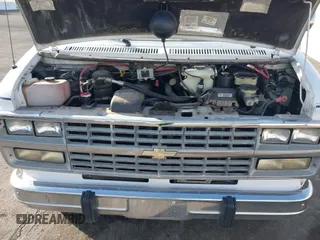 1995 Chevrolet Chevy Van z VIN 1GBEG25K5SF131291, wystawiony jako IAAI lot #41861888 z przebiegiem 90 365 mil mil oraz . Historia ofert i sprzedaży dostępna na DreamBid. Obrazek 10.