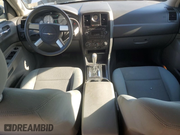 2005 Chrysler 300 with VIN 2C3AA43R85H600906, listed as a Copart auction lot 43992475 with 141,252 mi miles and Salvage Title. Bid and sale history available at carsss.com. Image 8.