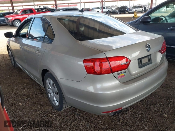 2014 Volkswagen Jetta SE with VIN 3VWD17AJ0EM309855, listed as a IAAI auction lot 42647609 with 111,603 mi miles and . Bid and sale history available at DreamBid. Image 3.