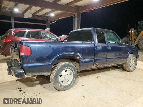 2000 GMC Sonoma SLS with VIN 1GTDT19W2Y8243957, listed as a Copart auction lot 42683455 with 182,447 mi miles and Salvage Title. Bid and sale history available at DreamBid. Image 3.
